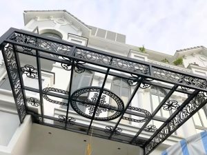 Mái Che Kính Sắt Nghệ Thuật Hoa Văn Đen