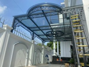 Mái Kính Khung Sắt Mỹ Thuật Cho Sân Trước Và Sảnh